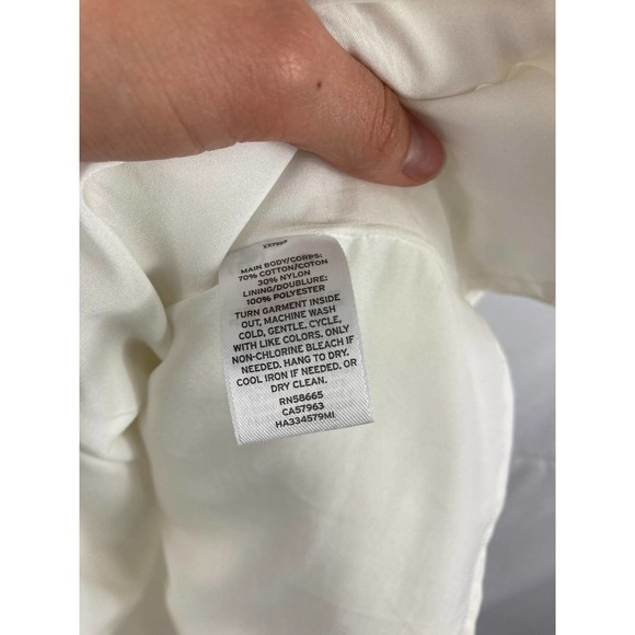 22 Halogen lace overlay sleeveless top - Picture 4 of 5